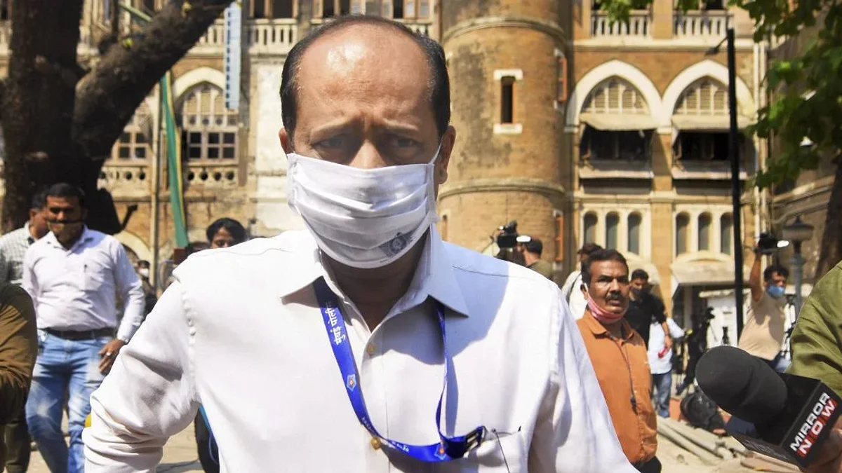 बॉम्बे हाईकोर्ट की तीखी टिप्पणी: बर्खास्त पुलिस अधिकारी के पास लग्जरी कारों का जखीरा देख जजों ने भी पकड़ा सिर