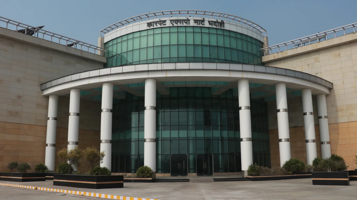 वैश्विक मंदी के बीच भदोही के कालीनों पर बदला विदेशी खरीदारों का रुख, चमक-दमक के बजाय बजट उत्पादों की मांग बढ़ी