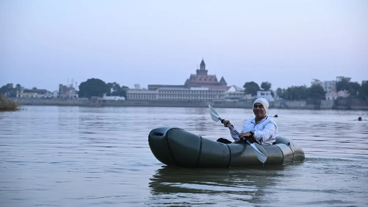 संसद सत्र के हंगामे के बीच राजघाट पहुंचे राहुल गांधी, विपक्षी दलों की अगली रणनीति पर सस्पेंस बरकरार
