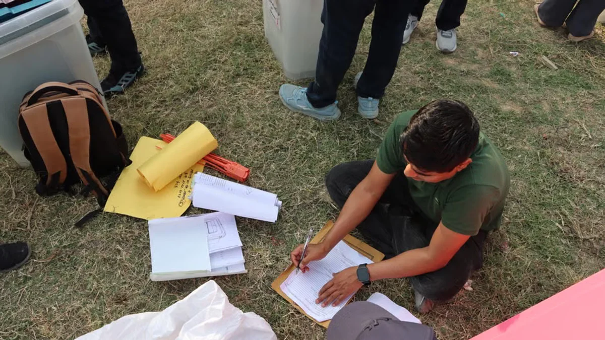 लोकतंत्र बचाने की जंग या सियासी ड्रामा: चुनाव आयोग के खिलाफ राजघाट पर सड़कों पर उतरे राहुल और प्रियंका