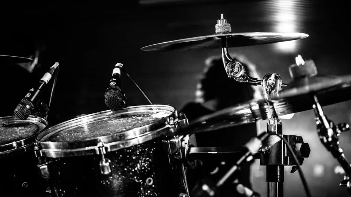 Blink-182 Drummer Travis Barker Undergoes Surgery for Hand Numbness