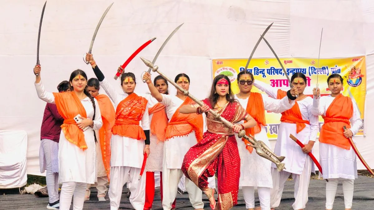 वीडियो: डांडिया की जगह हाथों में तलवार थामकर गरबा की अनोखी तैयारी, भक्ति के साथ शक्ति और आत्मरक्षा का दिया जा रहा संदेश