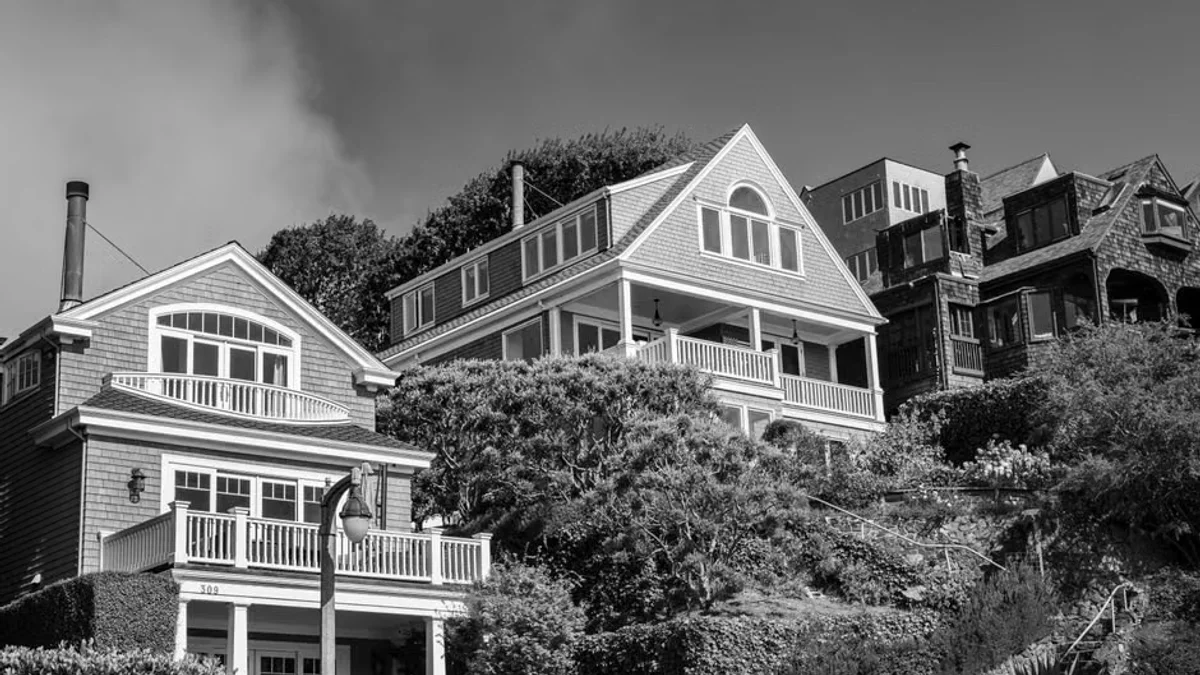 US Housing Market Cools as Mortgage Rates Surge to Three-Year Highs