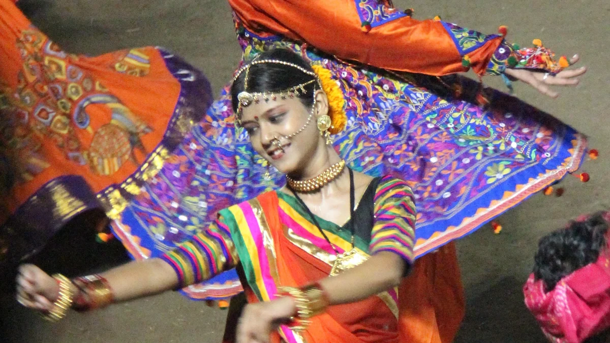 गरबा पंडालों के बाहर लगे 'लव जिहाद से सावधान' के पोस्टर, आधार कार्ड और तिलक के बाद ही होगी एंट्री