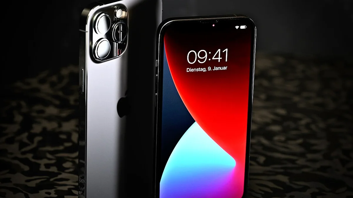 महंगे iPhone 18 Pro से दूर हो रहे ग्राहक? Apple को घटानी पड़ी प्रोडक्शन की रफ्तार