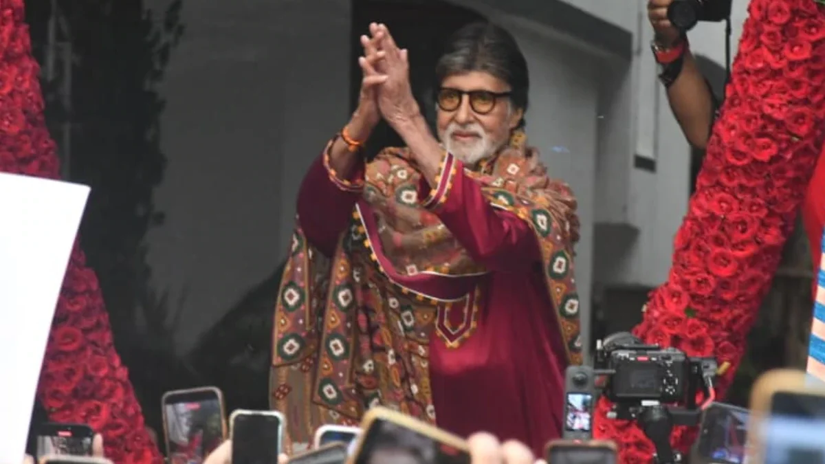 अमिताभ बच्चन का 84वां जन्मदिन: 'जलसा' के बाहर उमड़ी फैंस की भारी भीड़, देखिए खास तस्वीरें