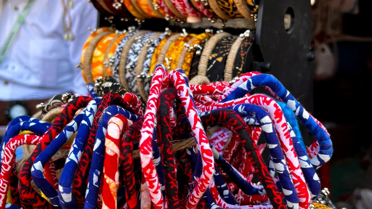 Video: Transform Old Bangles Into Heavy Designer Royal Kade At Home For Just 10 Rupees
