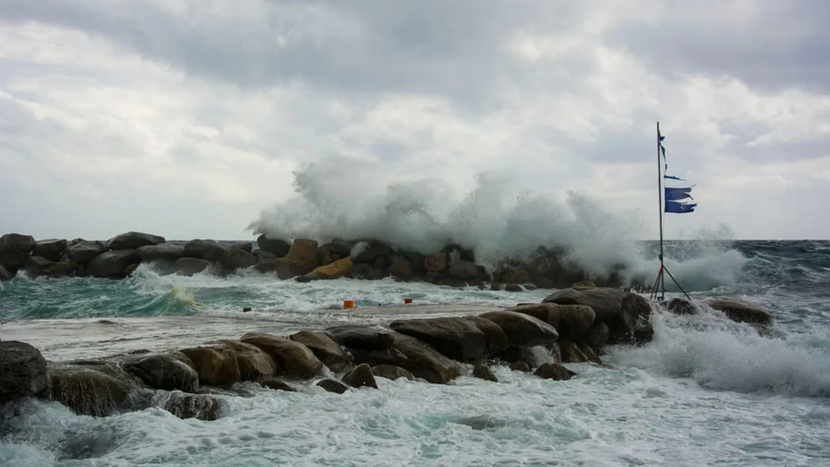 Hurricane Simon Slams Mexico’s Pacific Coast with Catastrophic Winds and Torrential Rains