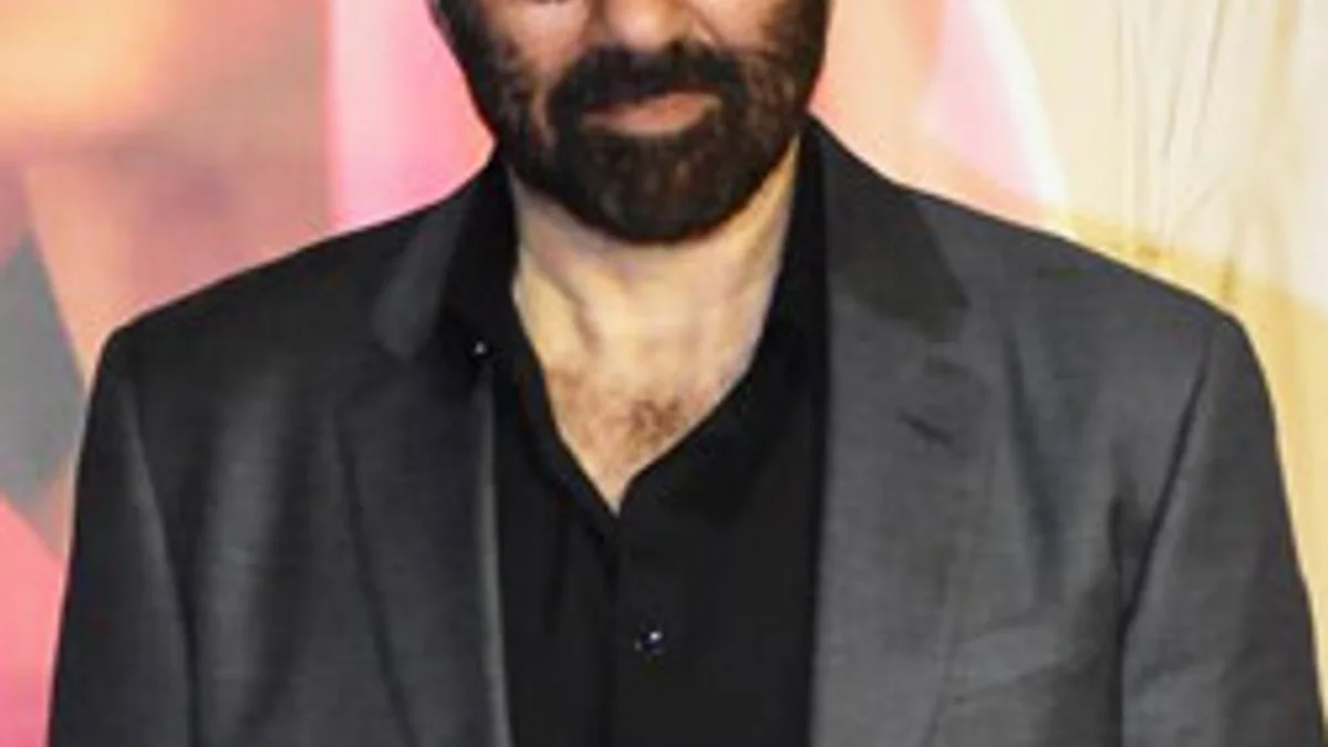 वीडियो: बर्फीली वादियों में पहुंचे बॉलीवुड के 'तारा सिंह', लोकल लोगों के साथ वीडियो हुआ वायरल