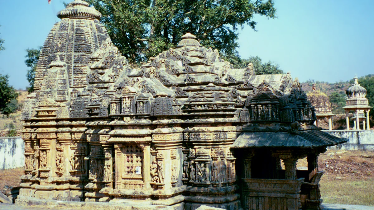 अंग्रेजों की लाख कोशिशें भी नहीं डिगा पाईं आस्था, जानें 300 साल पुराने इस चमत्कारी मंदिर का इतिहास