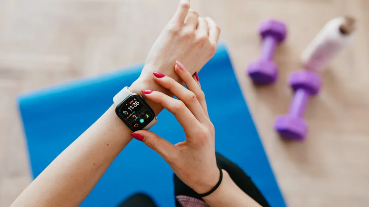 Google Reveals Fitbit Edge to Bridge Gap Between Smartwatches and Trackers