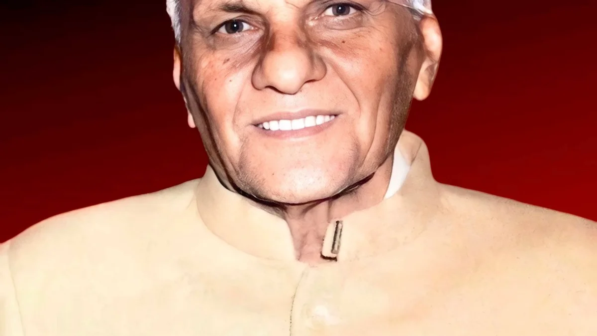 वीडियो: 22 साल पहले फरार हुआ हरदोई का हिस्ट्रीशीटर झांसी में बन बैठा 'काली सरकार', मंदिर में लगाता था दरबार