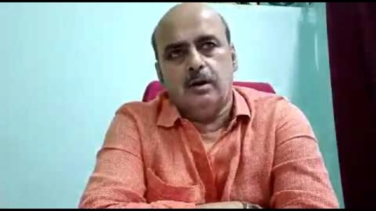 वीडियो: हाईवे पर दो दिन तक वाहनों के नीचे कुचलता रहा शव, चप्पल और कपड़ों से बेटे ने की पहचान