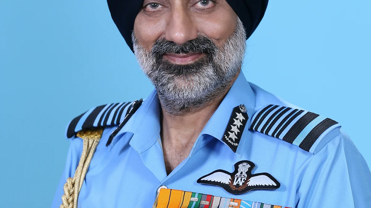 वीडियो: स्वदेशी तेजस फाइटर जेट के कॉकपिट में वायुसेना प्रमुख ने भरी आखिरी उड़ान, आसमान में दिखाया अद्भुत पराक्रम