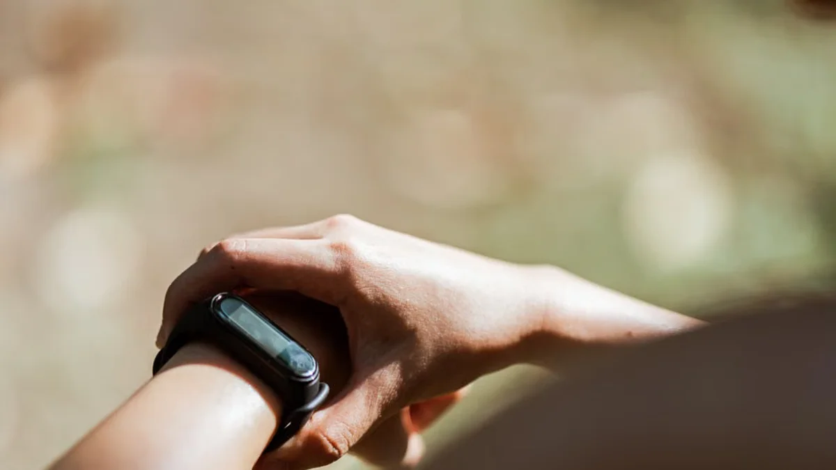 Fitbit Expands Wearable Ecosystem with Advanced Health Tracking Features