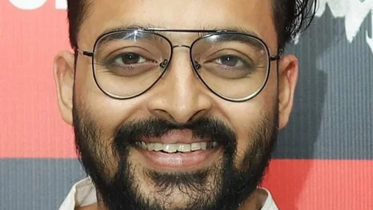 वीडियो: जंतर-मंतर पर सुरक्षा घेरा तोड़कर घुसे कॉकरोच जनता पार्टी के नेता, सौरव दास और आशुतोष रांका हिरासत में