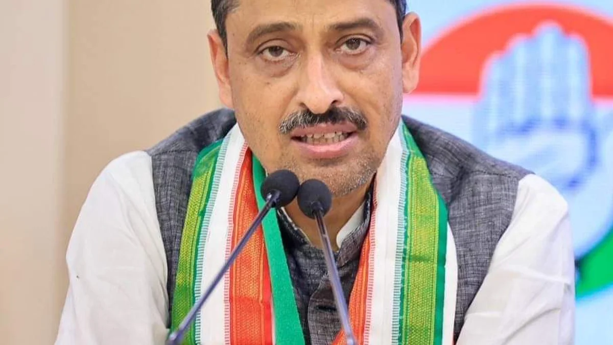विपक्ष का पलटवार: 'पहले पीएम से इस्तीफा दिलवाओ, हम भी छोड़ देंगे कुर्सी', चुनाव प्रणाली पर घमासान तेज