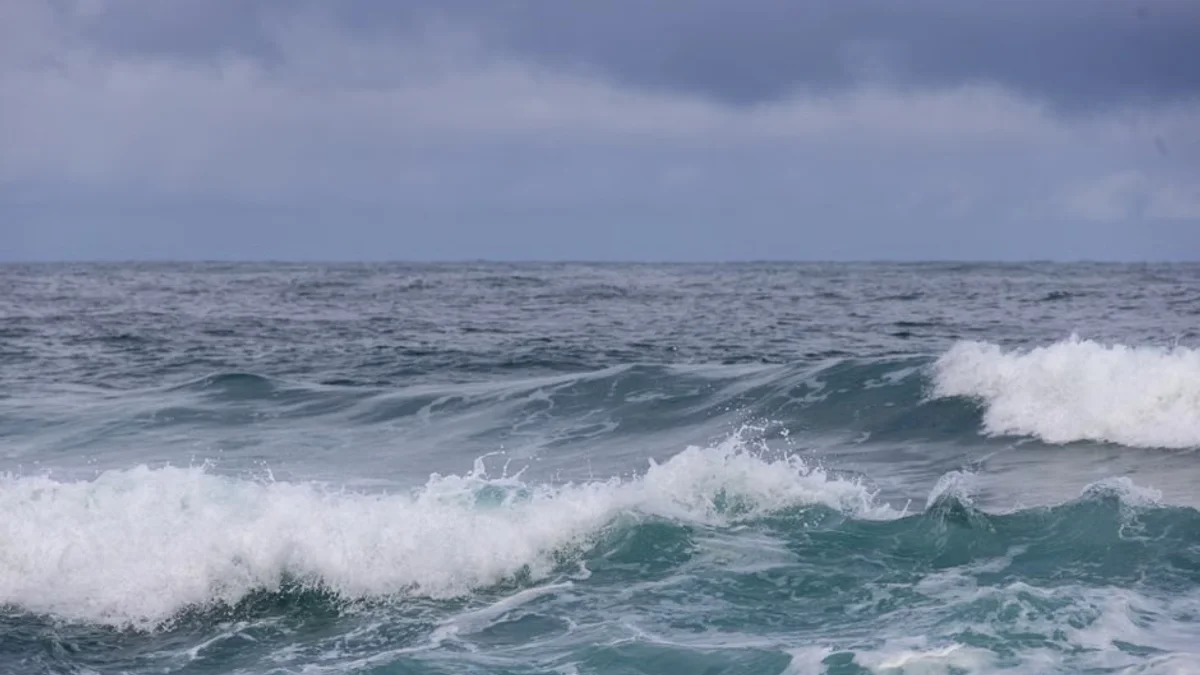 Hurricane Simon Triggers Mass Evacuations Along Mexico's Pacific Coast