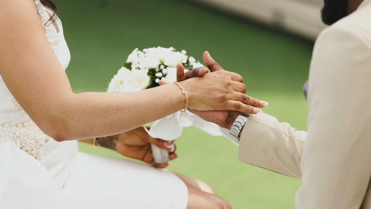 Amy Robach and T.J. Holmes Tie the Knot in Secret Arkansas Ceremony