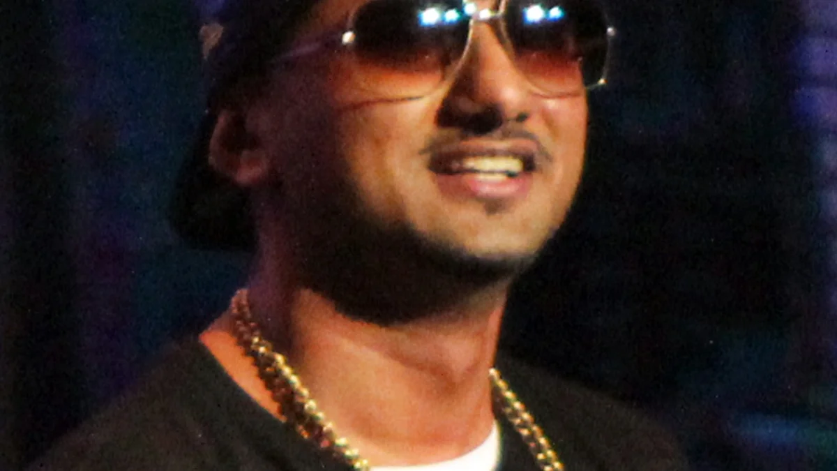 Video: Singer's controversial remark at live concert sparks outrage, summonsed by cyber cell
