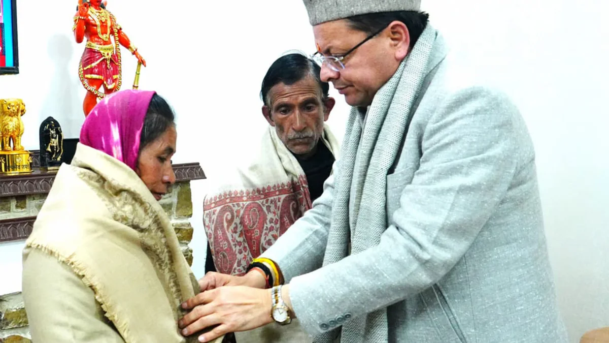 अंकिता भंडारी के समर्थन में इंडिया गेट पर उतरा परिवार, राहुल और प्रियंका गांधी ने धरने पर पहुंचकर बंधाया ढांढस