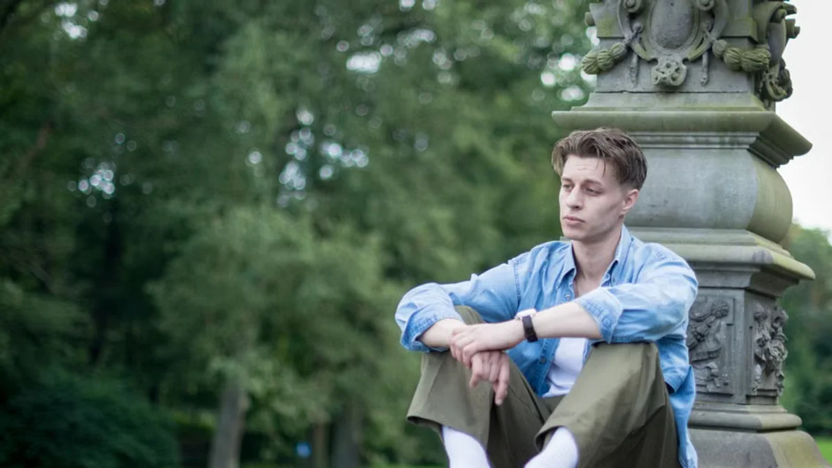 Woman Accusing Geordie Greep of Sexual Assault Alleges Singer Kissed Her While She Slept