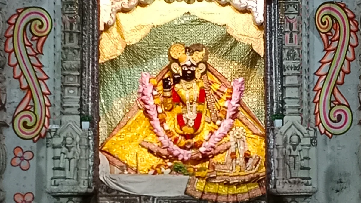 बांके बिहारी मंदिर में सुविधाओं को सुधारने के लिए हाई पावर कमेटी की बैठक, प्रसाद, साफ-सफाई और 16 अहम मुद्दों पर हुआ मंथन