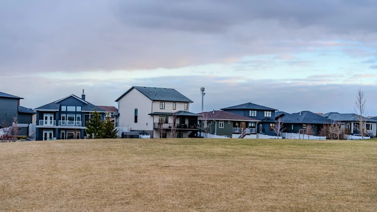 US Mortgage Rates Remain Elevated at 7.4%, Pressuring Housing Market