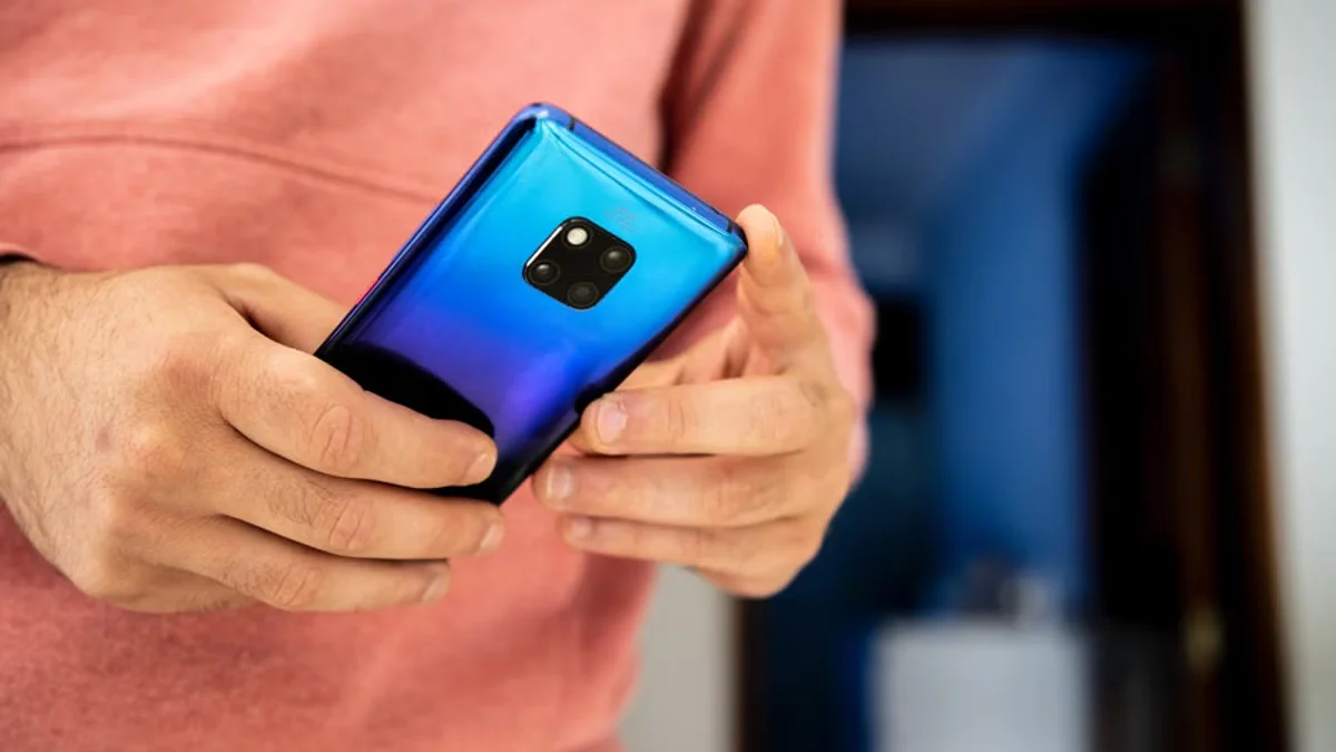 Samsung Reports Record Galaxy Z Fold 8 Demand Driven by Apple Rivalry
