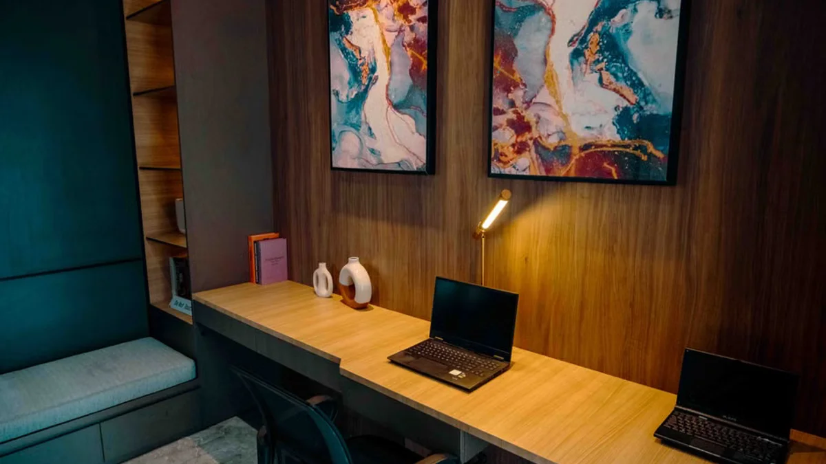 Microsoft Surface Laptop Ultra Review: Redefining Premium Portable Computing