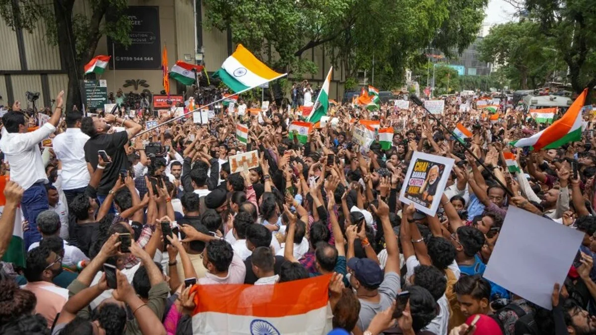त्योहारी सीजन में सियासी प्रदर्शनों से दिल्ली-मुंबई के बाजारों में हाहाकार, व्यापारियों ने गृह मंत्री अमित शाह से लगाई गुहार