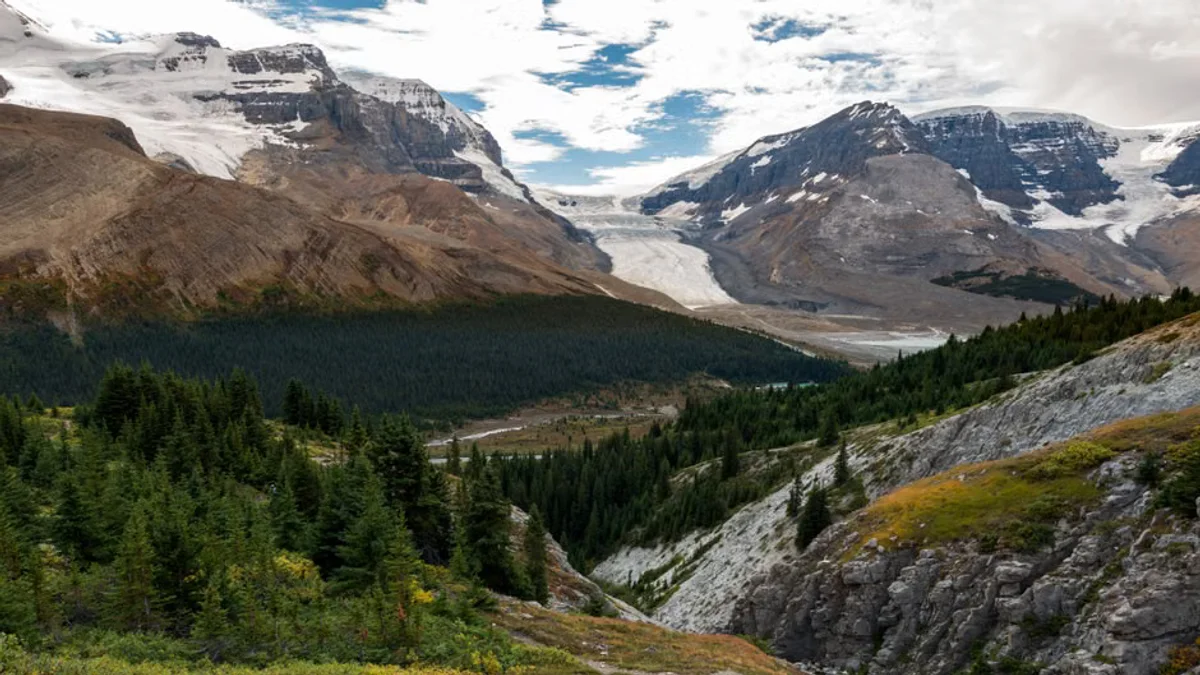 Viral Hiker Confrontation at Glacier National Park Sparks Safety Debate