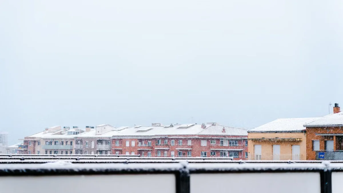 UK Met Office Issues Severe Weather Alerts Amid Polar Vortex Shift