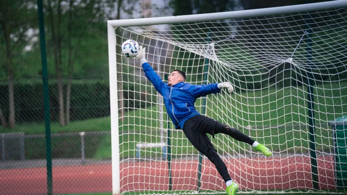 Kasper Schmeichel's Veteran Leadership Proves Invaluable in High-Stakes Matches