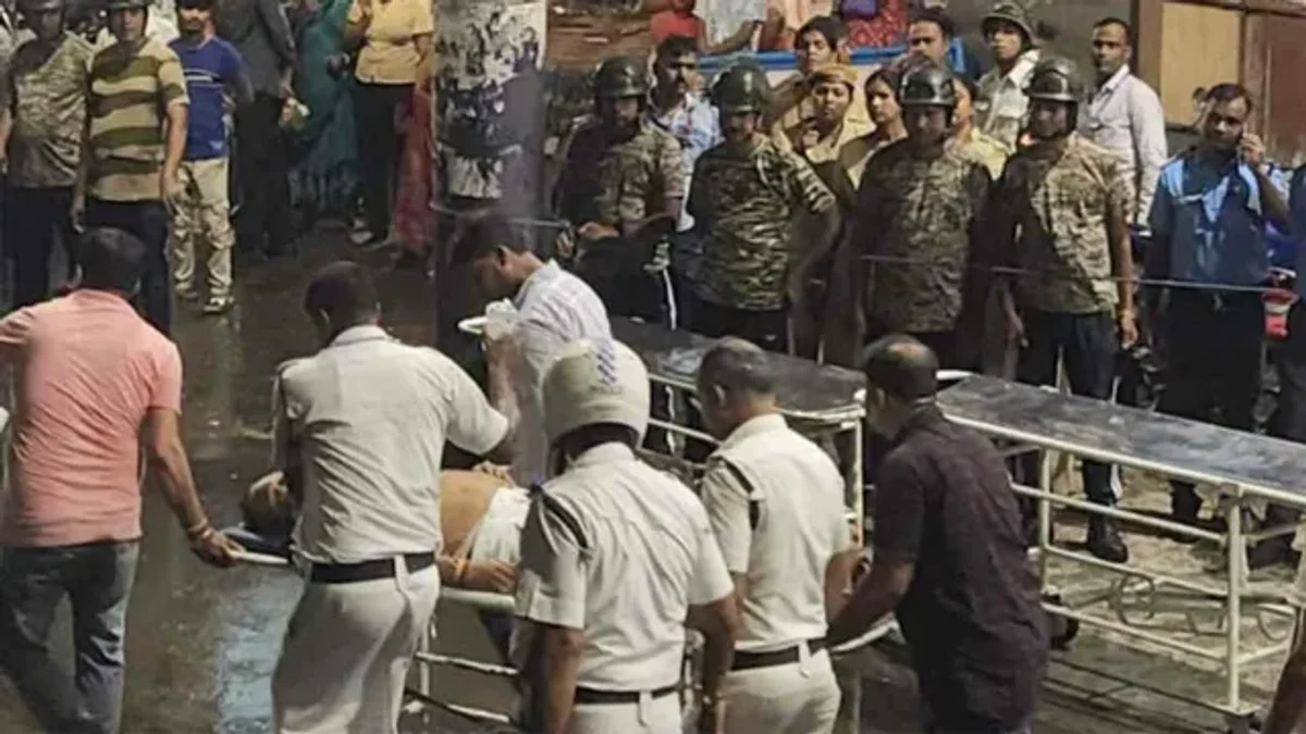 कोलकाता के चोरबागान दुर्गा पूजा पंडाल में दर्दनाक हादसा: सप्तमी की शाम बारिश और भगदड़ से 17 की मौत, कई घायल