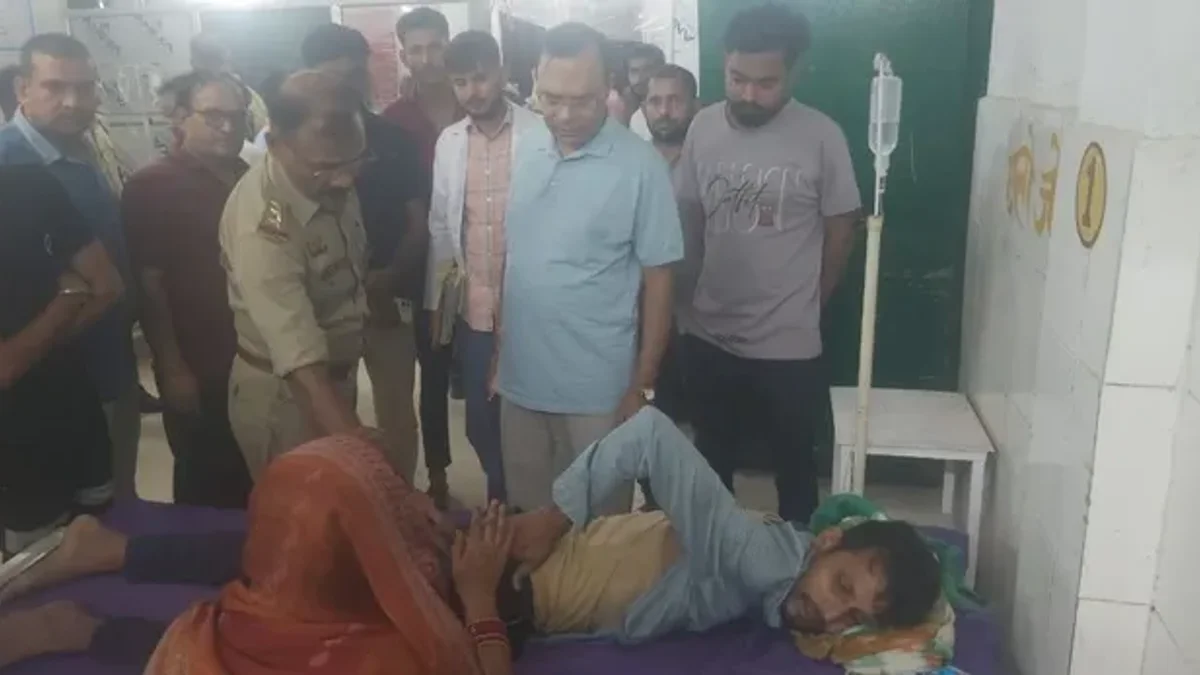 Tragic Car Accident in Balrampur: Three Dead, Four Injured After Vehicle Rams Into Crowd Watching Video