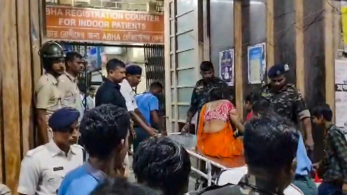 Kolkata Durga Puja Stampede: 19 Dead in Chorbagan Pandal Tragedy, Injured Patient Suffers from Severe Acidosis