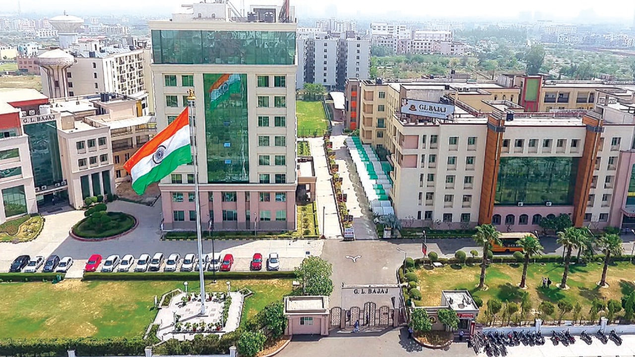 GL Bajaj College MBA Students Protest in Greater Noida Over Campus Affiliation Dispute